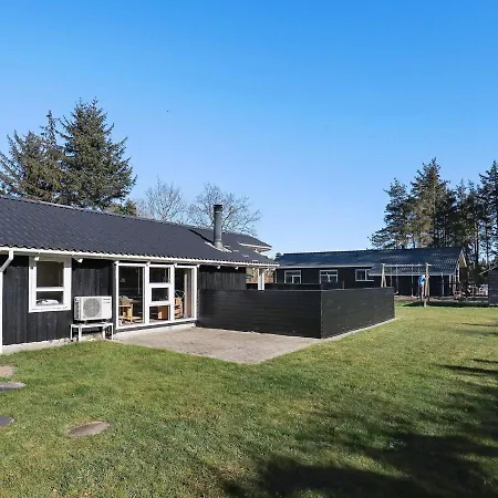 Three-bedroom Holiday In 32 * Hals