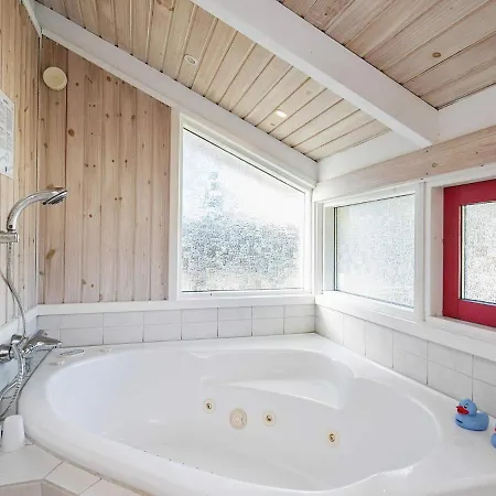 Three-bedroom Holiday In 32 Hals