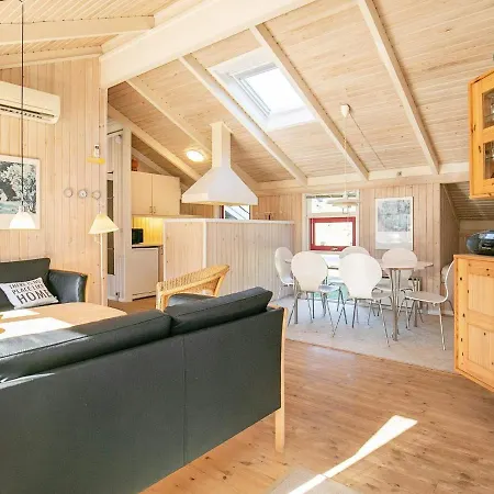 Three-bedroom Holiday In 32 Hals
